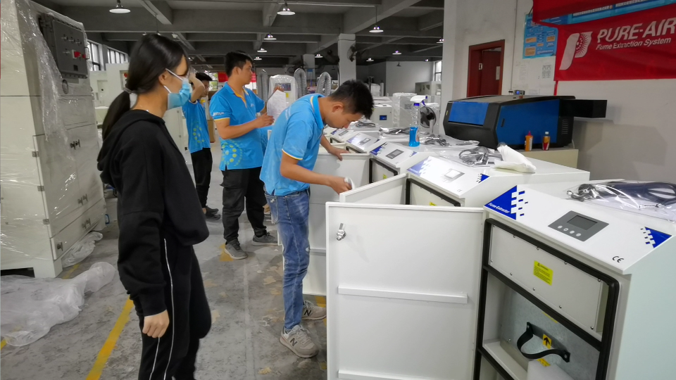 拋光車間除塵器，執(zhí)信環(huán)保為工業(yè)加工提供除塵設(shè)備。